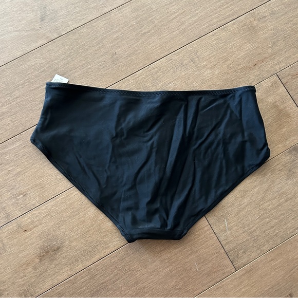 Aerie swim bottom NWT 

Comes from smoke and pet free home - Picture 2 of 2